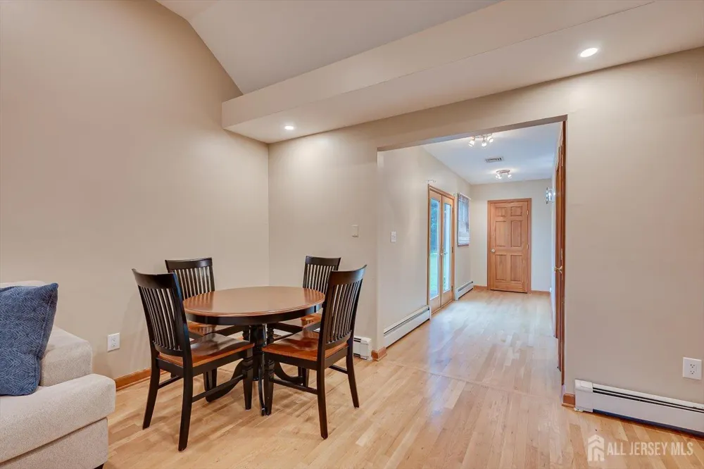 122 Cortelyous Lane Franklin, NJ 08873