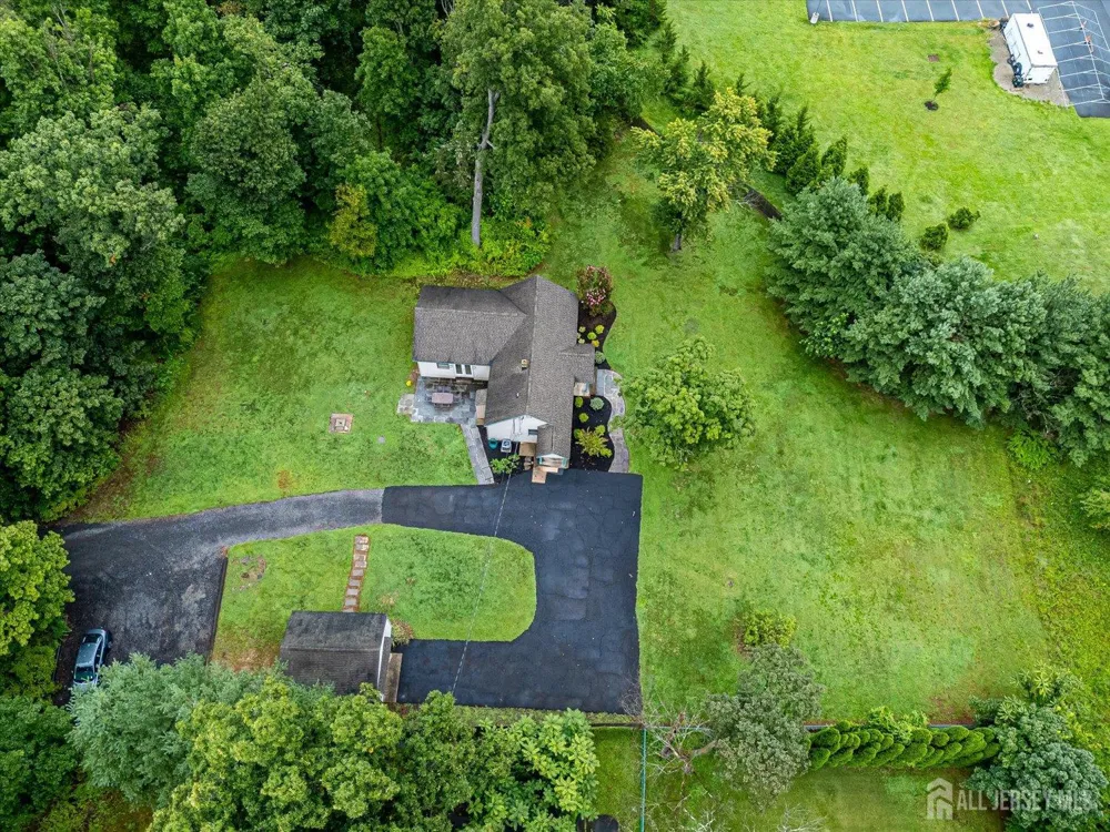 122 Cortelyous Lane Franklin, NJ 08873