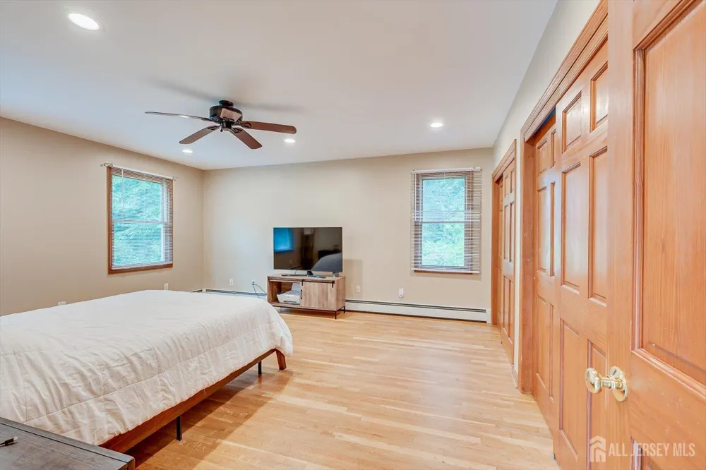122 Cortelyous Lane Franklin, NJ 08873