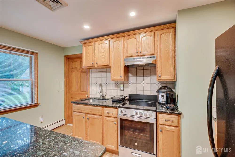 122 Cortelyous Lane Franklin, NJ 08873