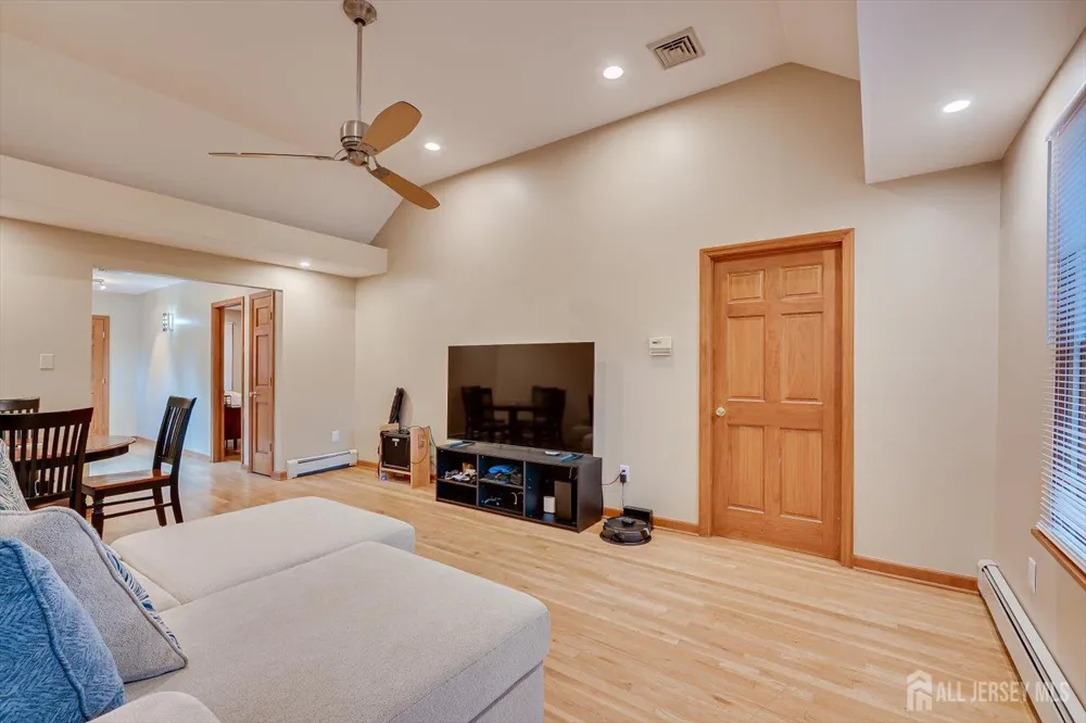 122 Cortelyous Lane Franklin, NJ 08873