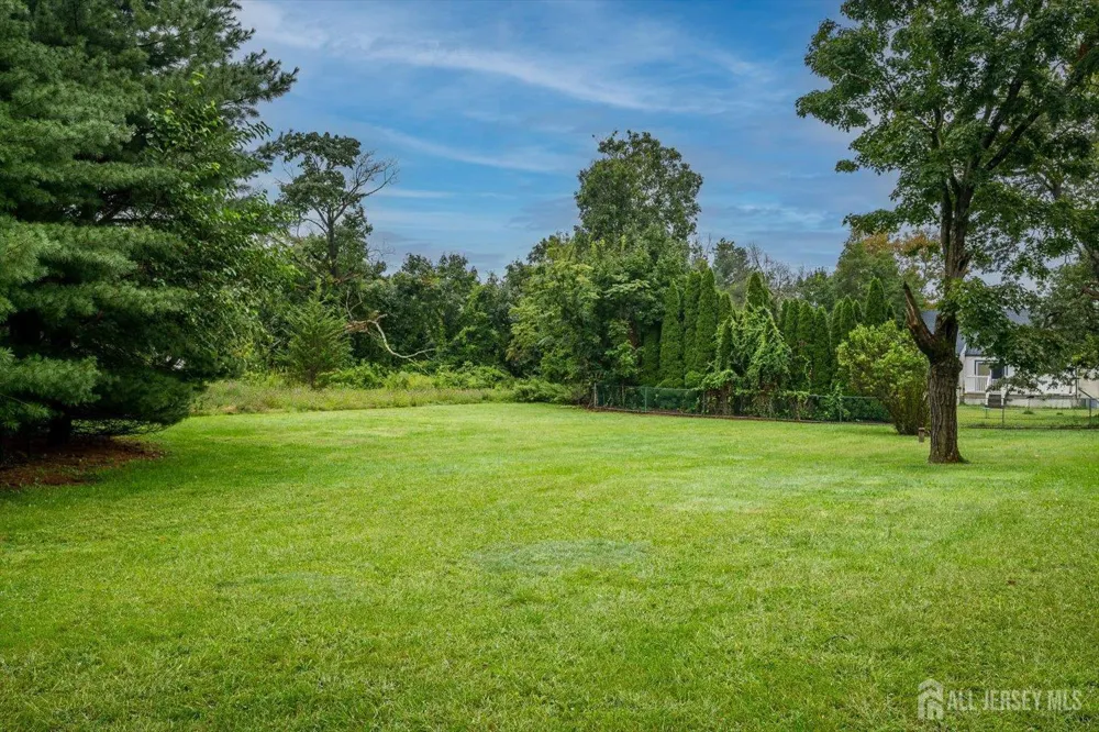 122 Cortelyous Lane Franklin, NJ 08873