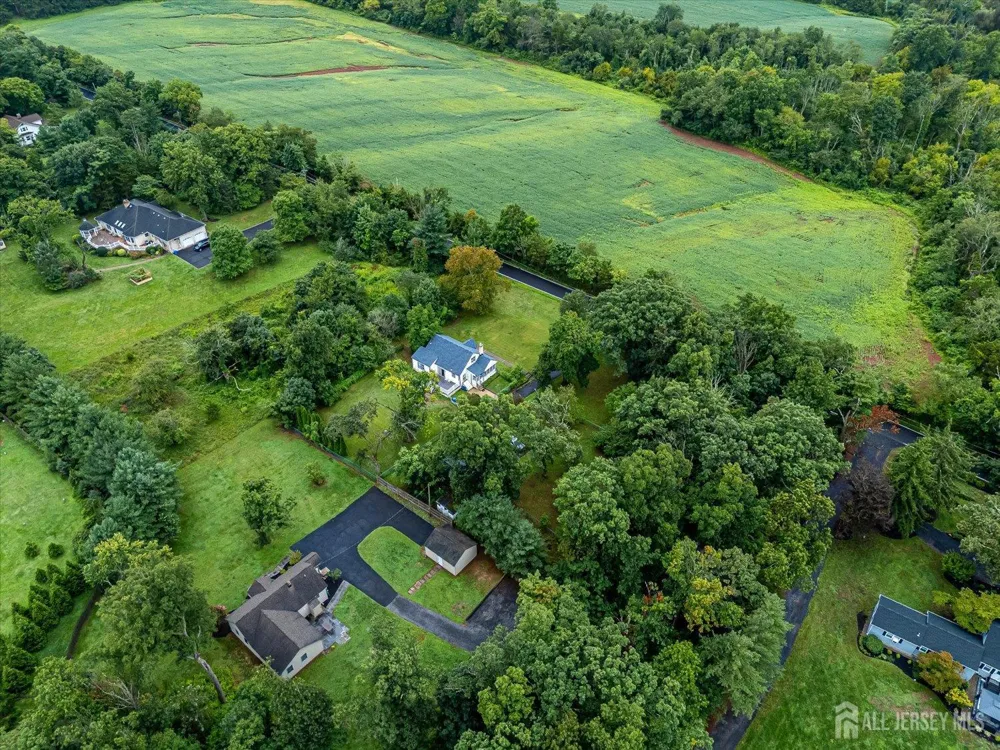 122 Cortelyous Lane Franklin, NJ 08873
