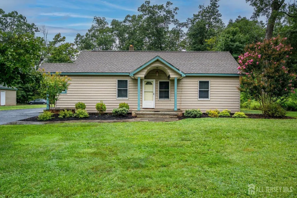 122 Cortelyous Lane Franklin, NJ 08873
