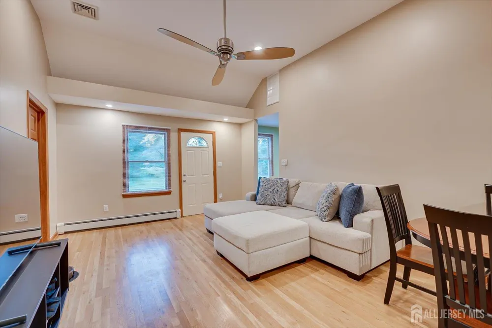 122 Cortelyous Lane Franklin, NJ 08873