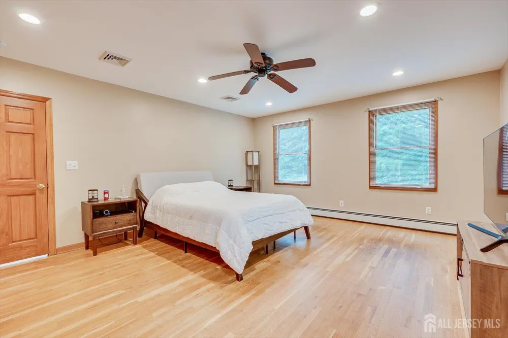 122 Cortelyous Lane Franklin, NJ 08873