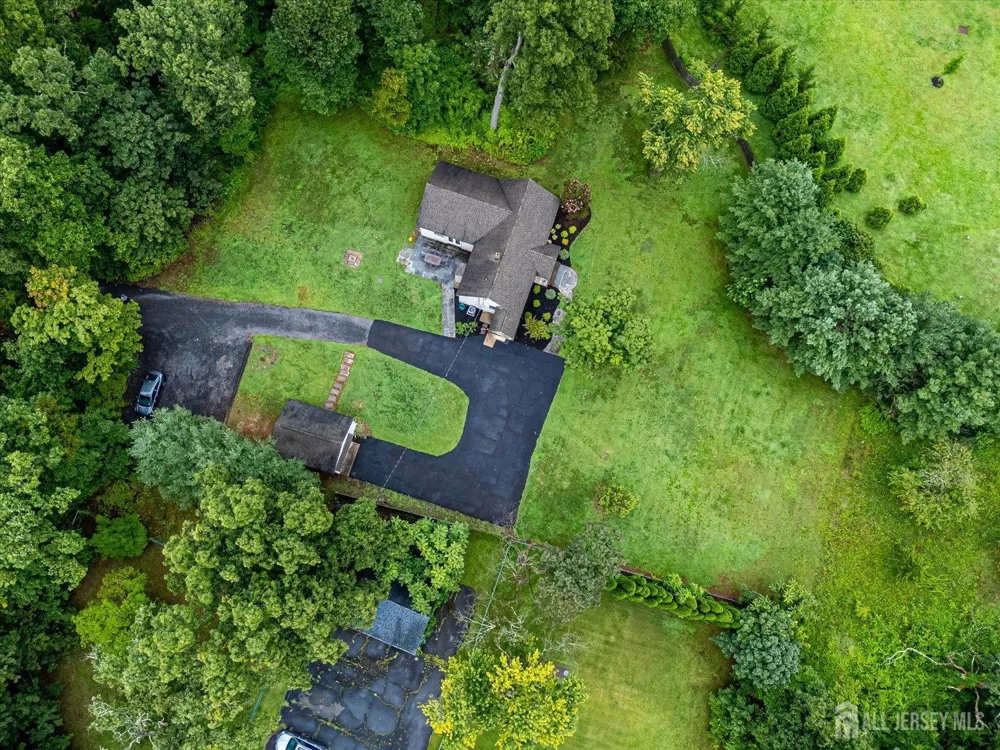 122 Cortelyous Lane Franklin, NJ 08873
