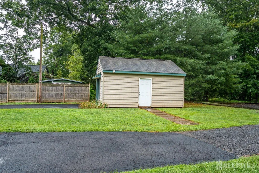 122 Cortelyous Lane Franklin, NJ 08873