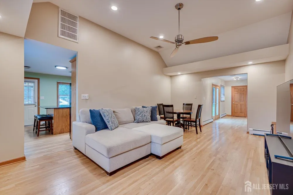 122 Cortelyous Lane Franklin, NJ 08873