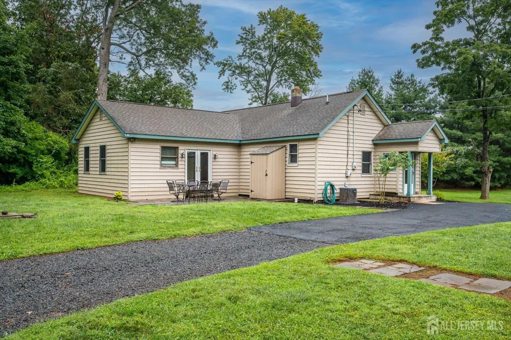 122 Cortelyous Lane Franklin, NJ 08873