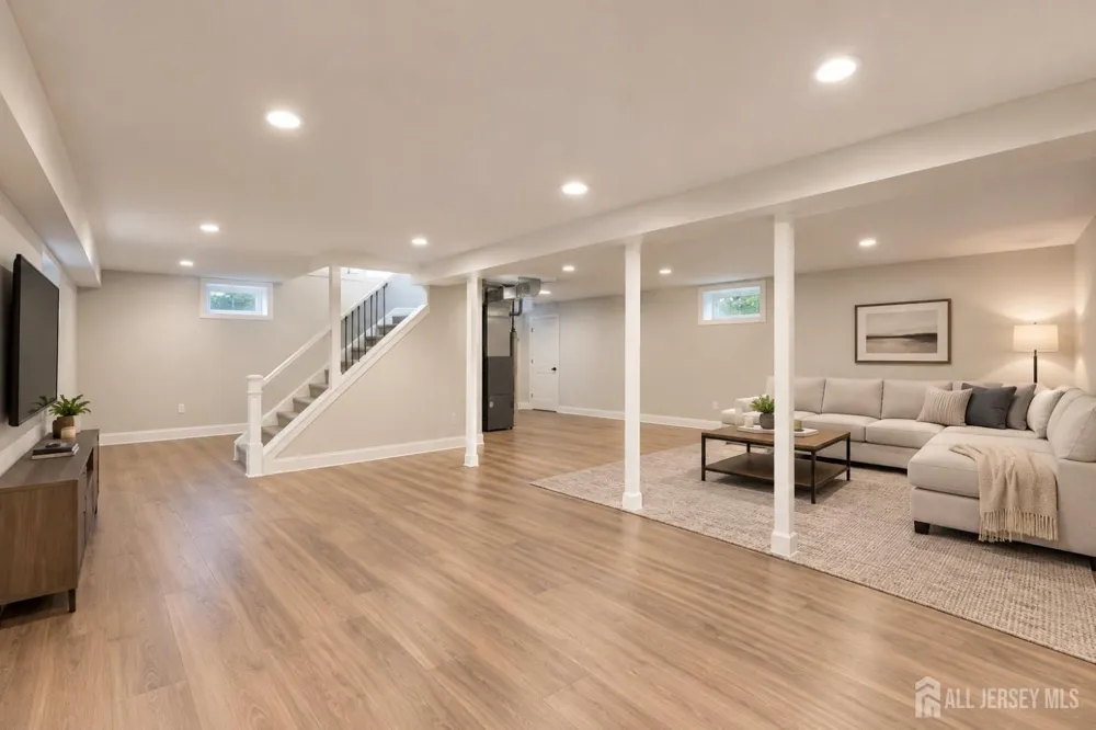 81 Lois Avenue East Brunswick, NJ 08816