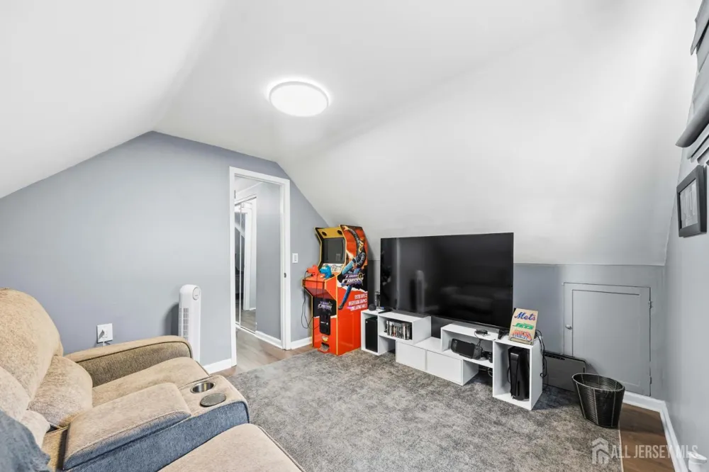 81 Lois Avenue East Brunswick, NJ 08816