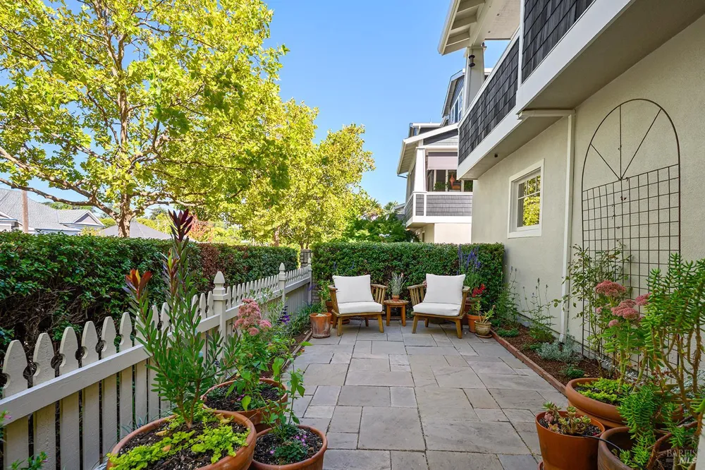 326 Liberty Street Petaluma, CA 94952
