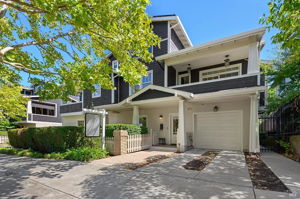 326 Liberty Street Petaluma, CA 94952