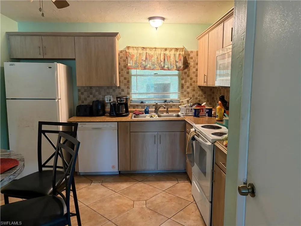 1713 NE 6th Terrace Cape Coral, FL 33909