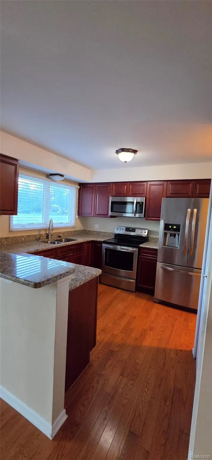 380 Huntington Court Rochester Hills City, MI 48307