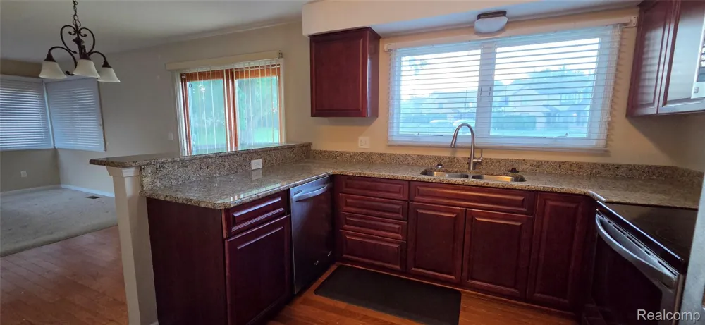 380 Huntington Court Rochester Hills City, MI 48307