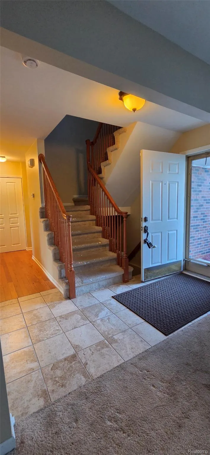 380 Huntington Court Rochester Hills City, MI 48307