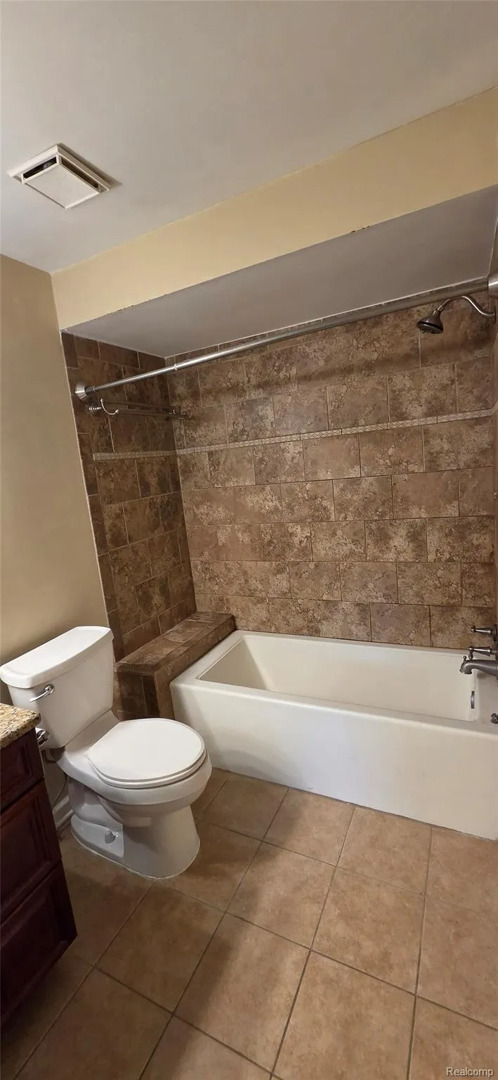 380 Huntington Court Rochester Hills City, MI 48307