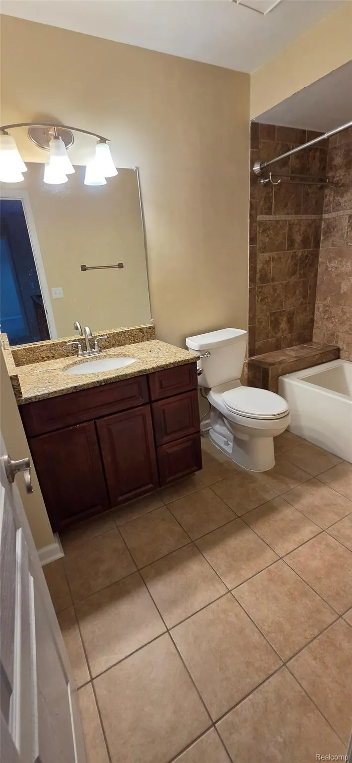 380 Huntington Court Rochester Hills City, MI 48307