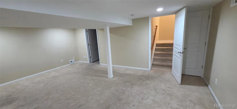 380 Huntington Court Rochester Hills City, MI 48307