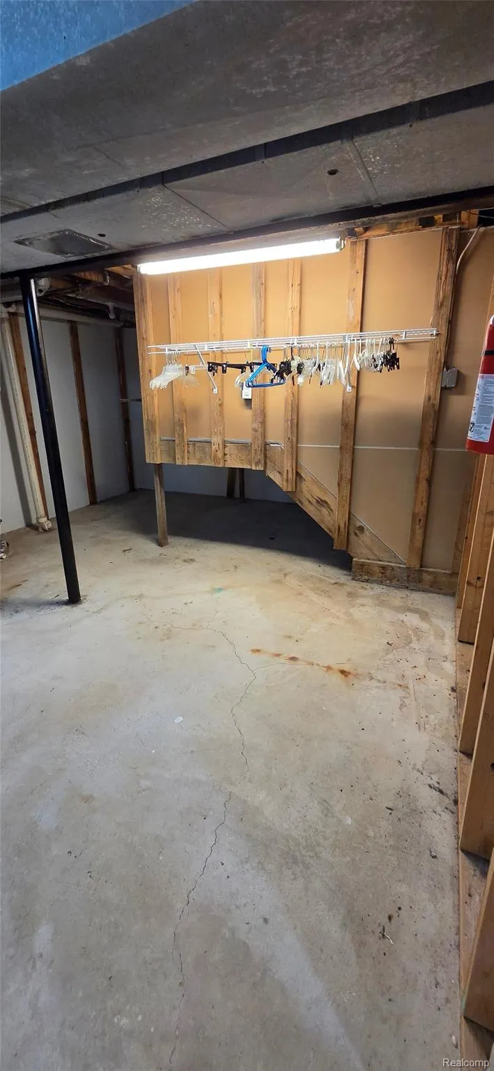 380 Huntington Court Rochester Hills City, MI 48307