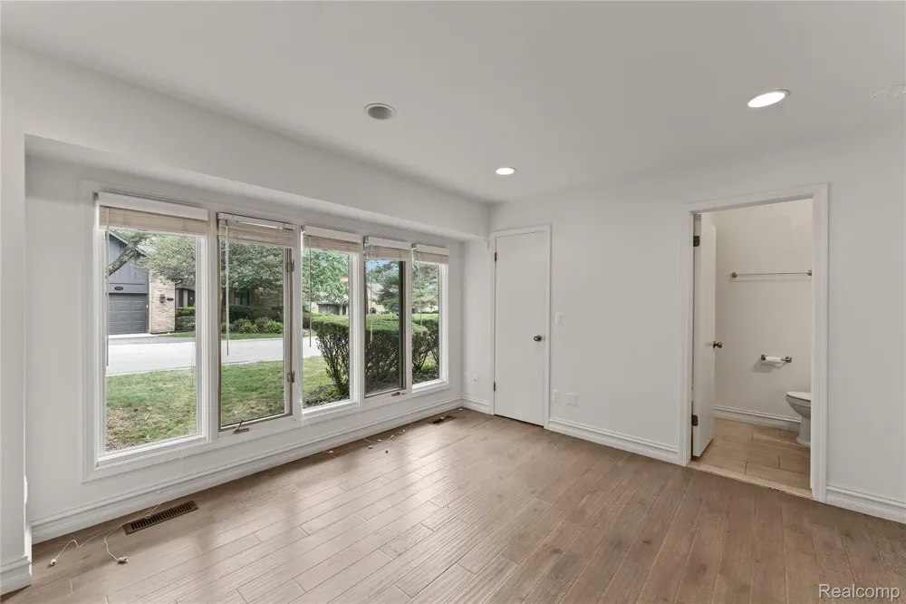 1948 PINE RIDGE LANE Bloomfield Charter Township, MI 48302