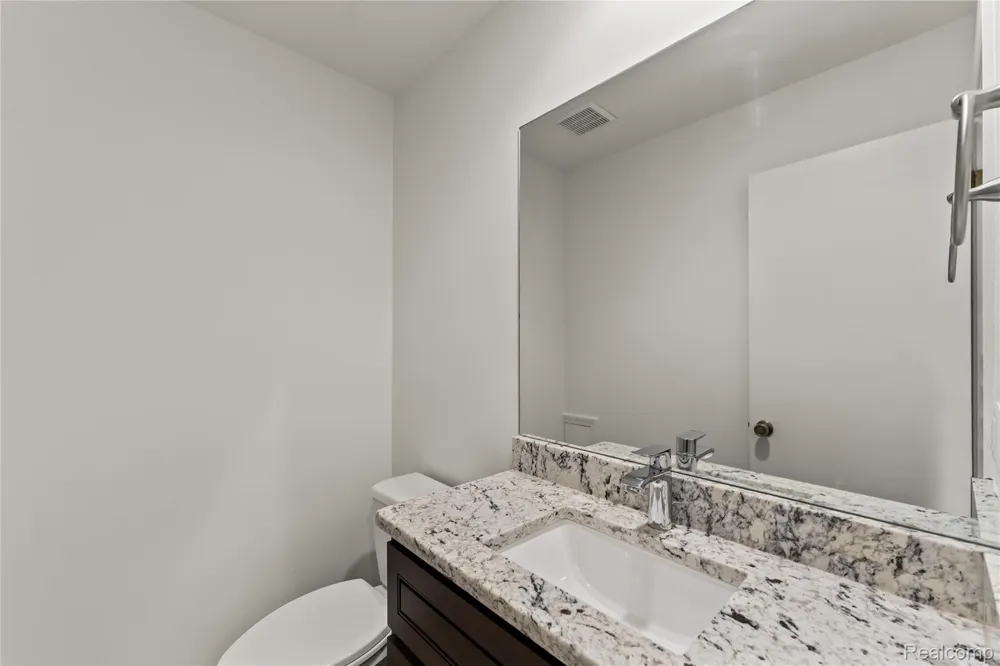 1948 PINE RIDGE LANE Bloomfield Charter Township, MI 48302