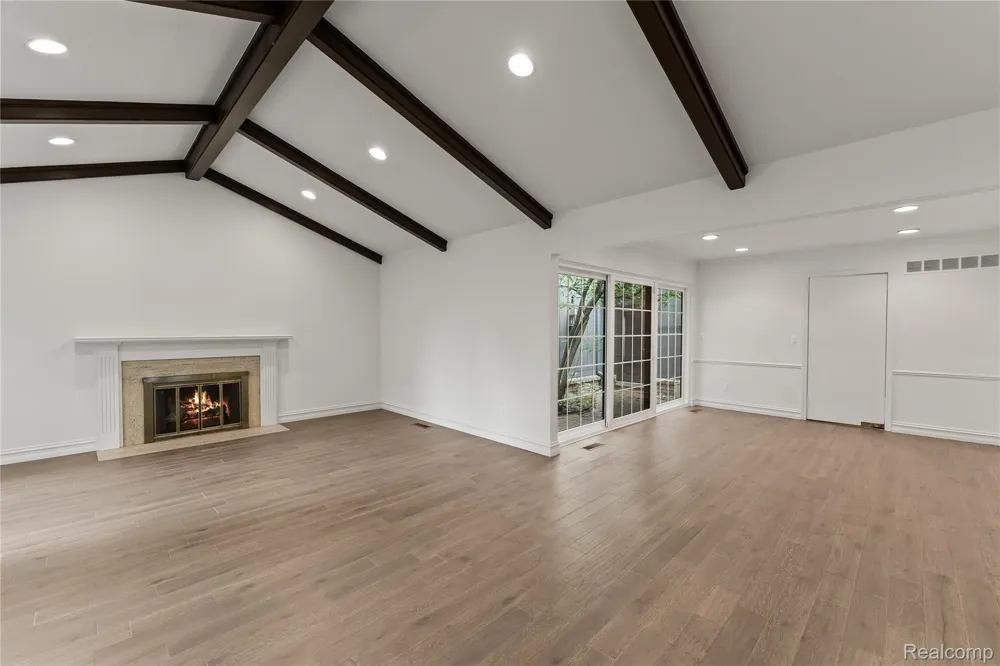 1948 PINE RIDGE LANE Bloomfield Charter Township, MI 48302
