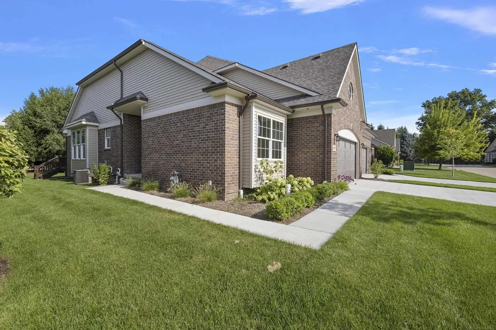 40679 Azalea Drive Clinton Charter Township, MI 48036