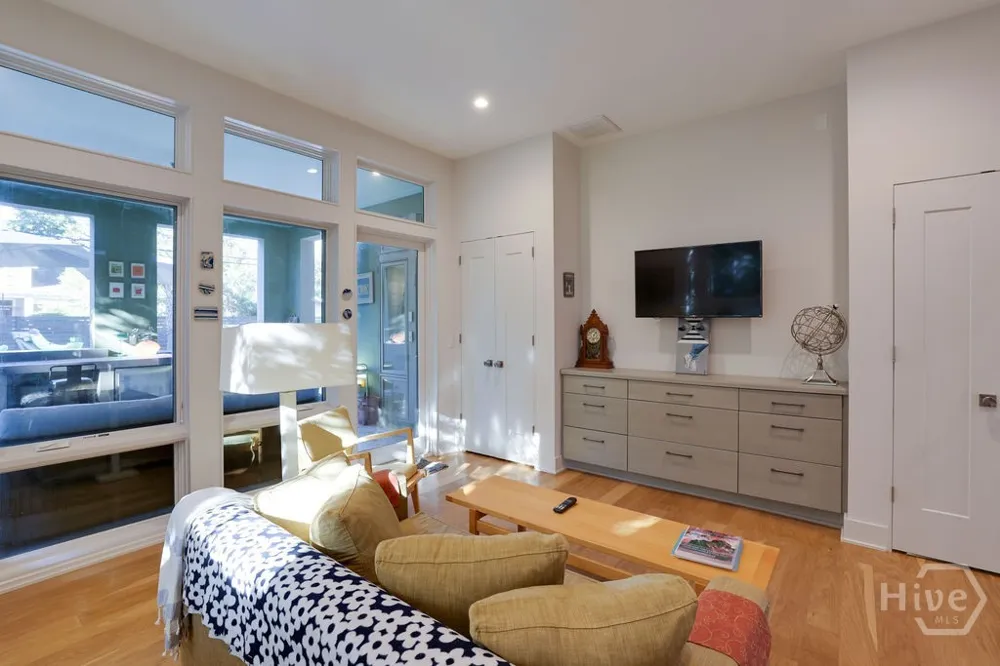714 E Victory Drive Savannah, GA 31405