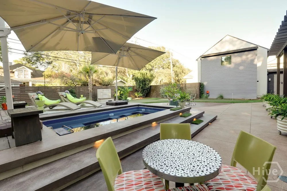 714 E Victory Drive Savannah, GA 31405