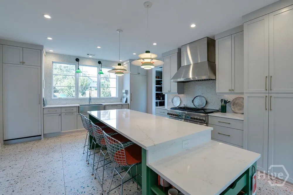 714 E Victory Drive Savannah, GA 31405