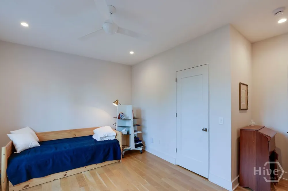 714 E Victory Drive Savannah, GA 31405