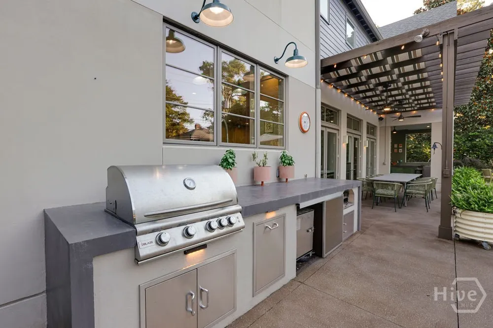 714 E Victory Drive Savannah, GA 31405
