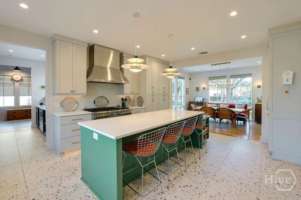 714 E Victory Drive Savannah, GA 31405