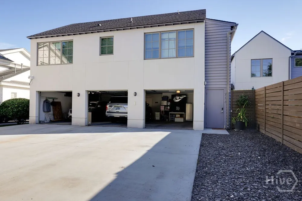 714 E Victory Drive Savannah, GA 31405