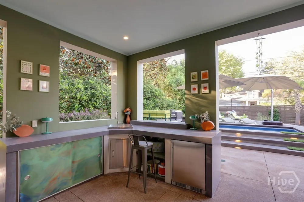714 E Victory Drive Savannah, GA 31405