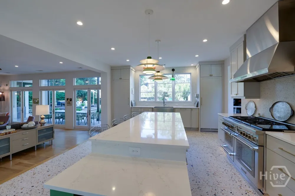 714 E Victory Drive Savannah, GA 31405