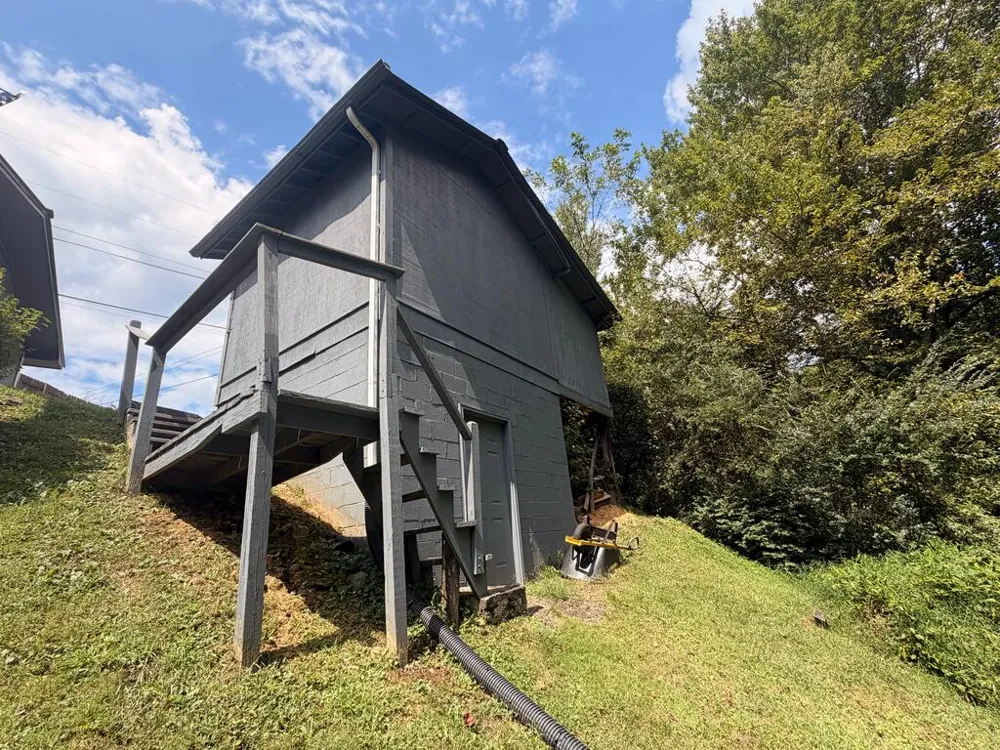 N Ridge Dr. Waynesville, NC 28785