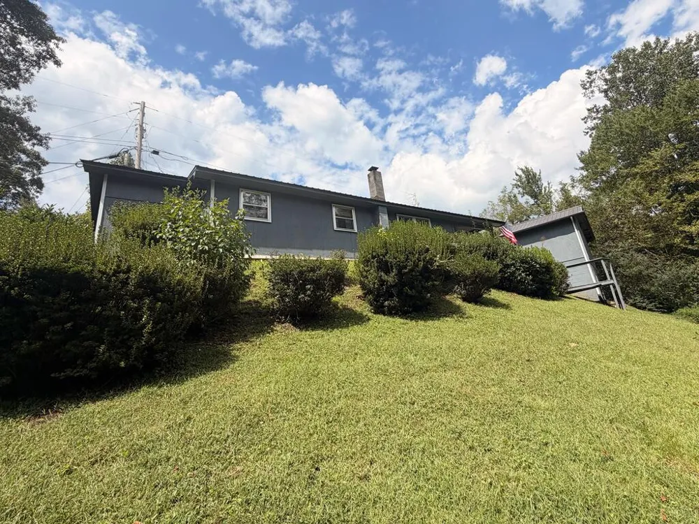 N Ridge Dr. Waynesville, NC 28785
