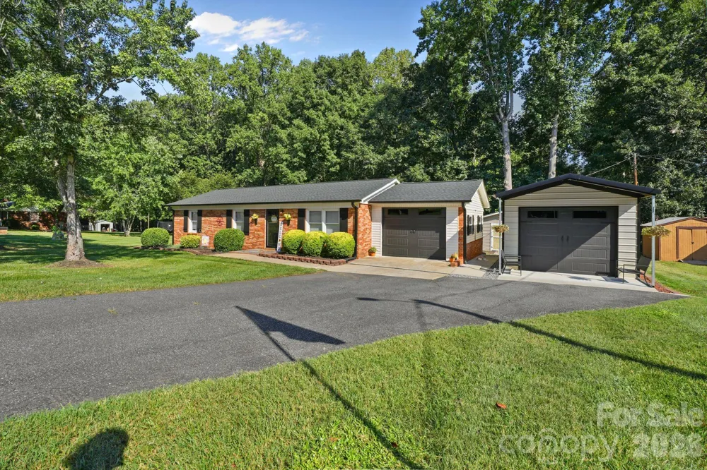 2428 Side Lane Conover, NC 28613