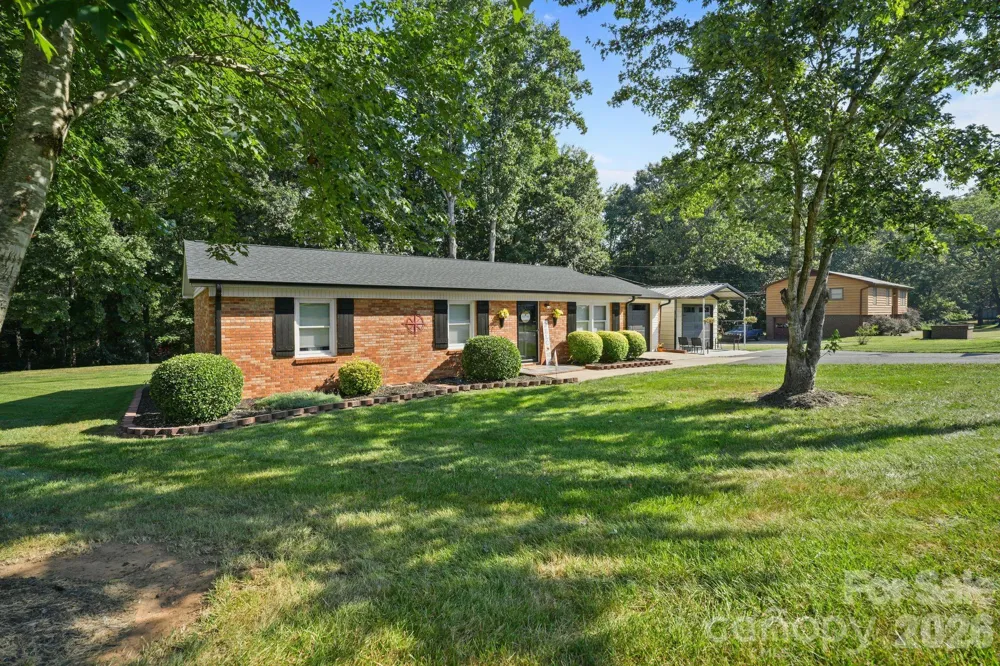 2428 Side Lane Conover, NC 28613