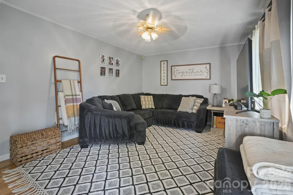2428 Side Lane Conover, NC 28613