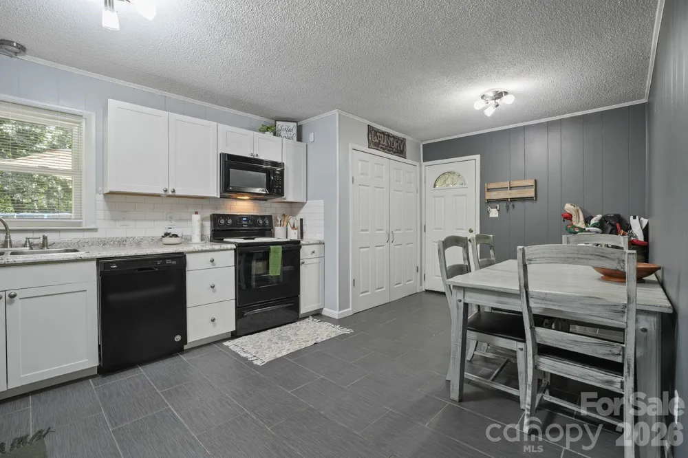 2428 Side Lane Conover, NC 28613