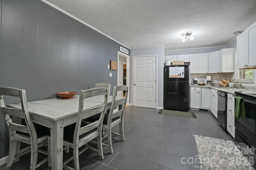 2428 Side Lane Conover, NC 28613
