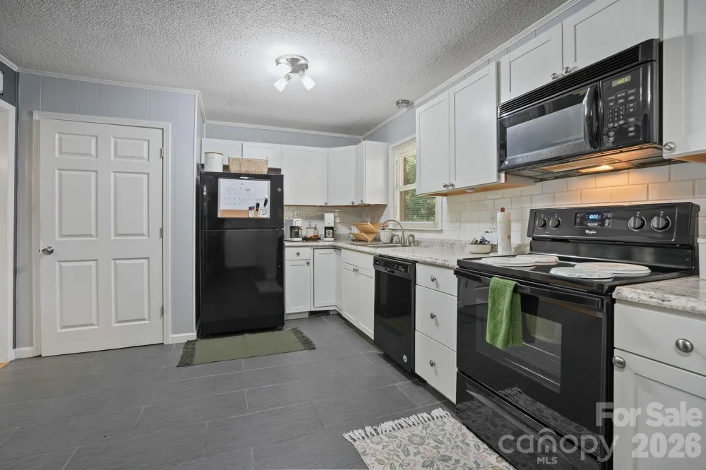 2428 Side Lane Conover, NC 28613