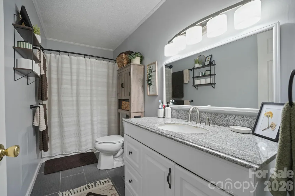 2428 Side Lane Conover, NC 28613