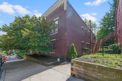 991 Paradrome Street #13