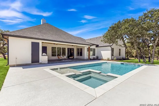 10005 Saxet Dr Boerne, TX 78006